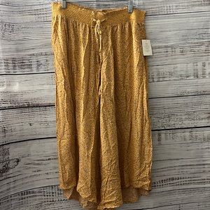 NWT floral print extra wide leg flowy bottoms XL , drawstring is for decoration